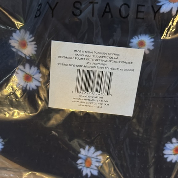 Alice and Olivia small duffel bag and matching hat - Picture 3 of 4